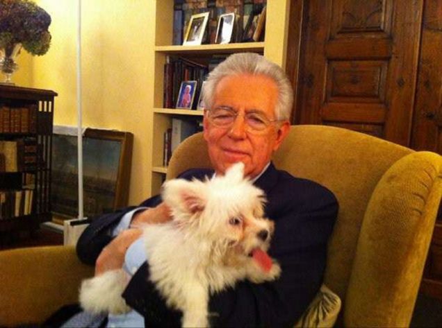 Mario Monti con il suo cane Empy