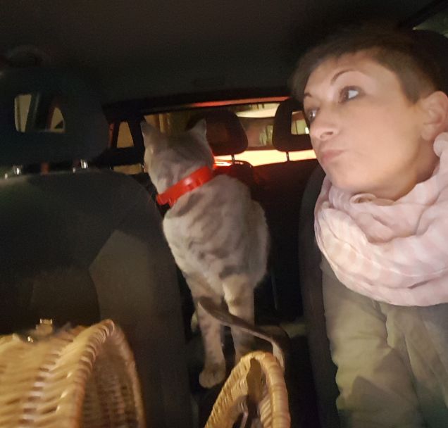 Di qua..non viene nessuno...puoi andare...